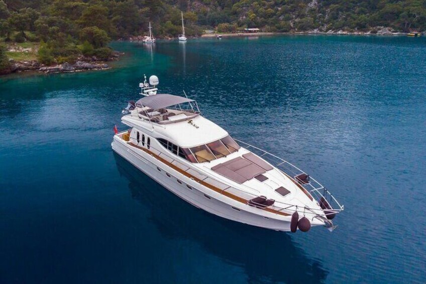 Private Sightseeing Cruise on Luxury Yacht in Istanbul Bosphorus