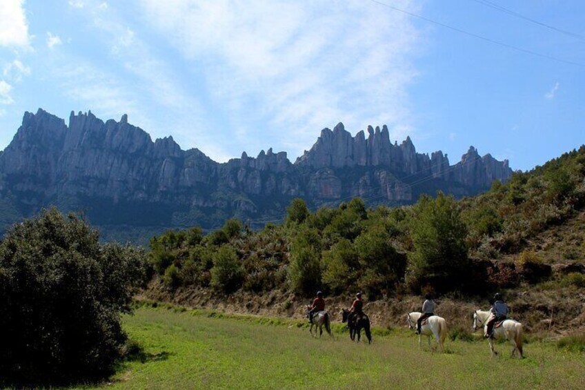 Barcelona: Hiking and Horse Riding Day-Trip in Montserrat