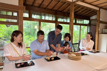 Sushi Making and Sake Tasting in a Century Old Kamakura Home