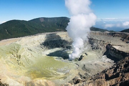 Poás and Doka Volcano Tour and Peace Falls from San José