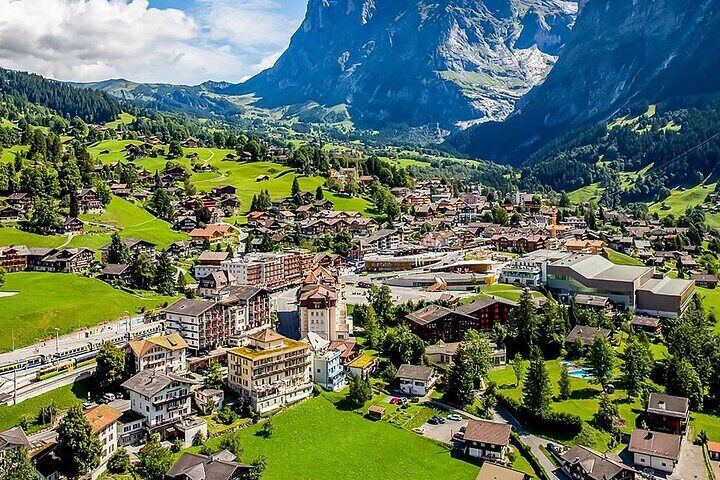 Day tour to Grindelwald, Interlaken and Lauterbrunnen
