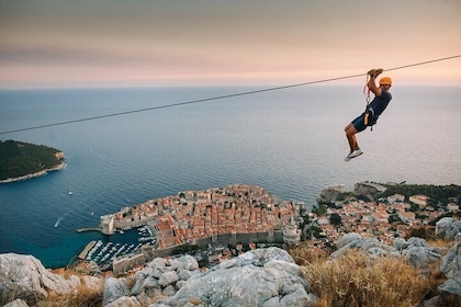 Expérience de Dubrovnik en tyrolienne au coucher du soleil