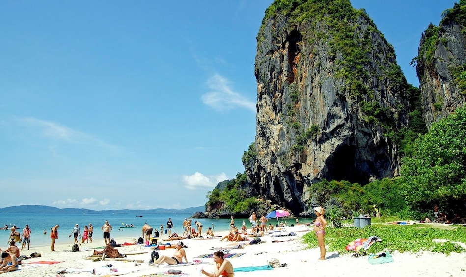 4 Island Tour by Traditional Big Longtail Boat from Krabi