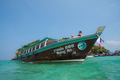4-Insel-Tour mit dem traditionellen Longtail-Boot von Krabi aus