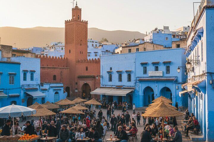 Take a moment to relax. Enjoy a traditional mint tea in the bustling Uta el-Hammam Square and soak up the unique atmosphere of this mountain town. Hassle-free transport included.