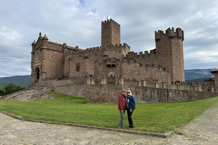 Tour Privado El Majestuoso Castillo de Javier y Monasterio Leyre