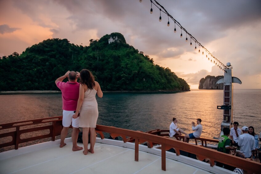 M/Y Lalida Sunset Dinner Cruise in Krabi
