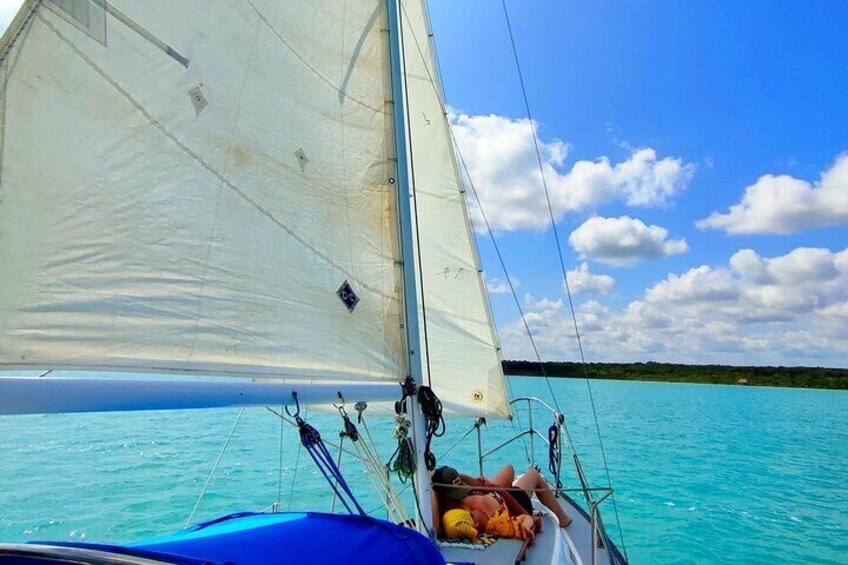 4-Hour Laska Sailing Tours on the Lagoon Bacalar
