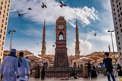 Private Ziyarah Tour Madinah’s Sacred Heritage