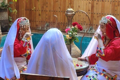 Traditional Moroccan Dress Experience in Marrakech