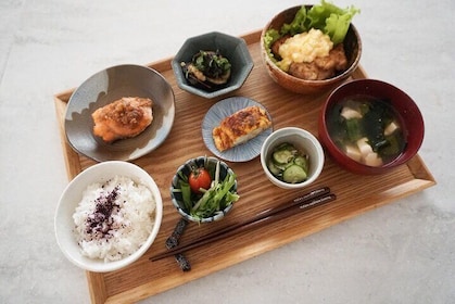 Japanese Home Cooking Class with Local Supermarket Visit