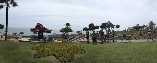 Lima: 3.5-Hour Cycling Tour of San Isidro and Miraflores