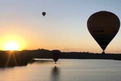 Yarra Valley Ballooning with Vineyard and Mountain Views
