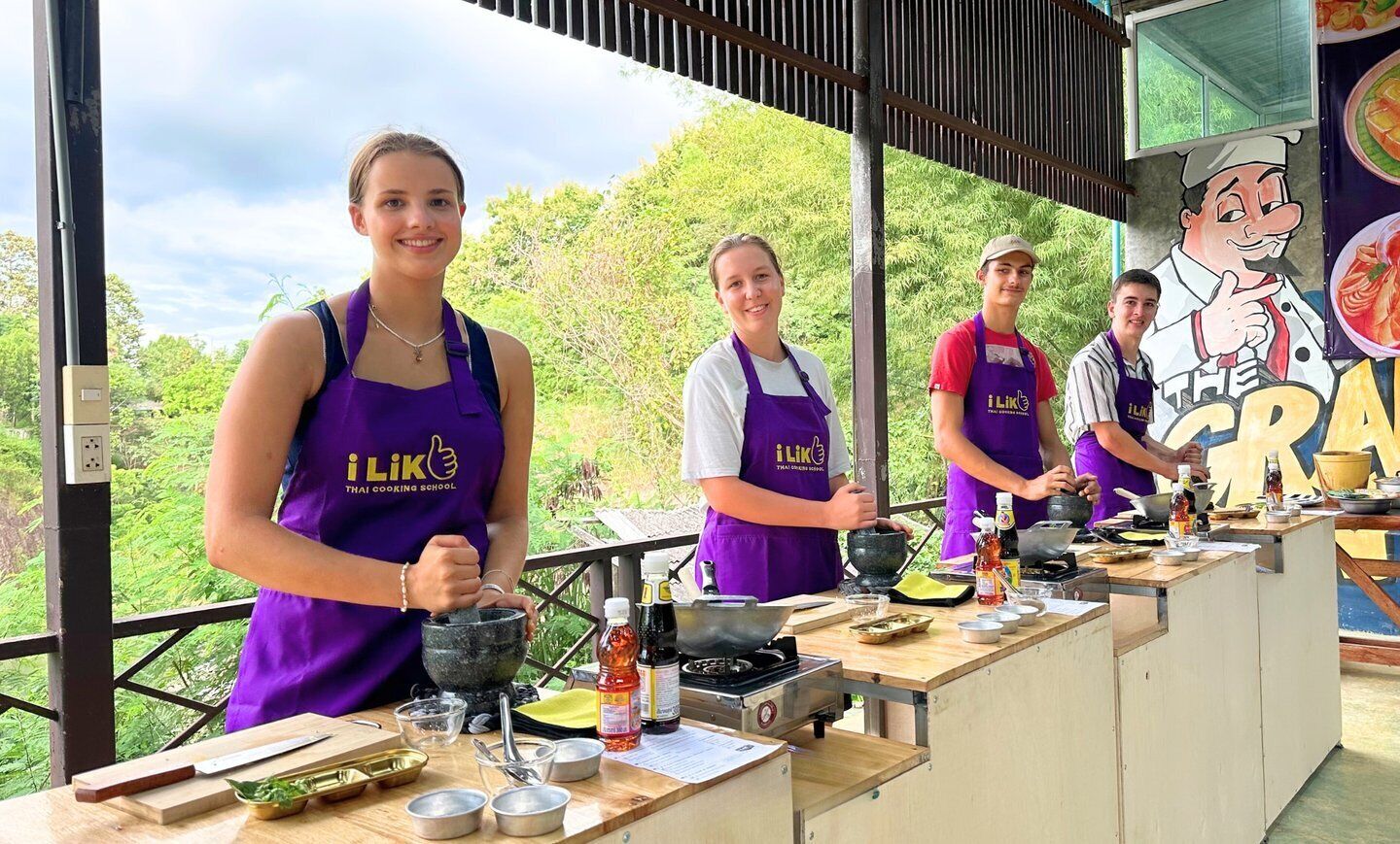 Chiang Mai: Thai Cooking Class at Grand Canyon & Market Tour