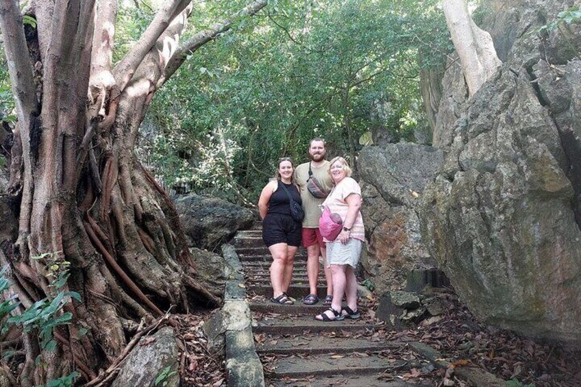 Step to Phnom Chhngok