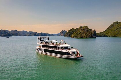 Luxury Iris Cruise – Halong Bay 1-Day Tour with Jacuzzi and Meal