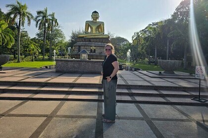 Ride and Explore Colombo and Food By Tuk Tuk Tour All Inclusive