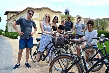 "Explore Saint-Émilion on e-Bikes: Small Group, half-Day Tour"