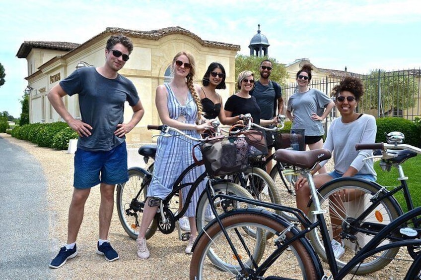 "Explore Saint-Émilion on e-Bikes: Small Group, Full-Day Tour"