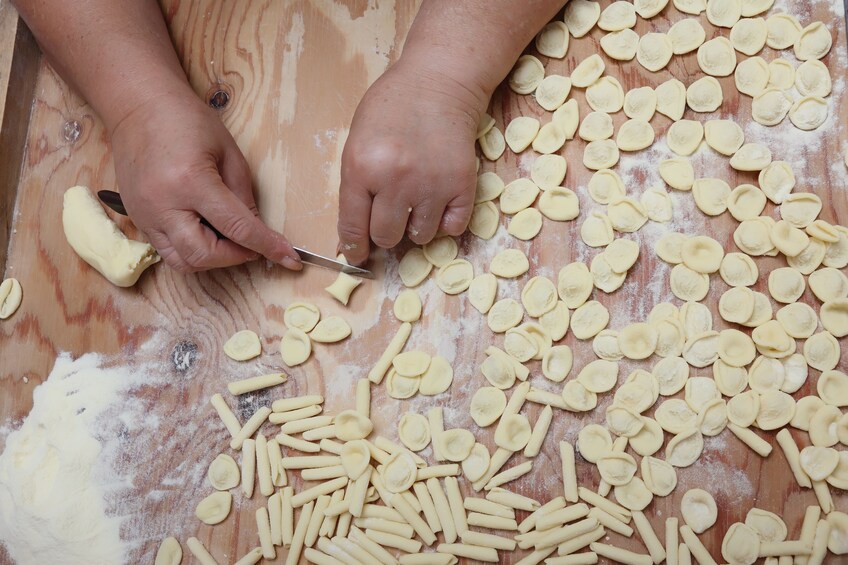 Cooking class of traditional apulian pasta