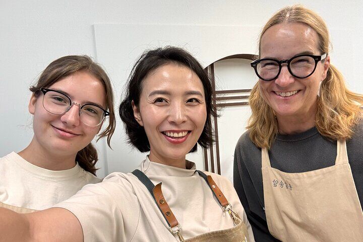 With mother and daughter who traveled from Germany