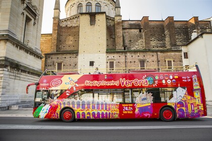 City Sightseeing hop on, hop off-bustour door Verona