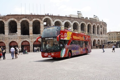 Tour in autobus Hop-on Hop-off di City Sightseeing Verona