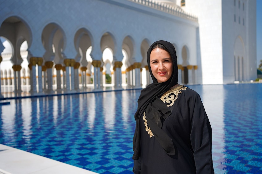 From Dubai: Abu Dhabi Sheikh Zayed Mosque Half-Day Tour