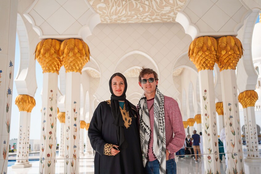 From Dubai: Abu Dhabi Sheikh Zayed Mosque Half-Day Tour 