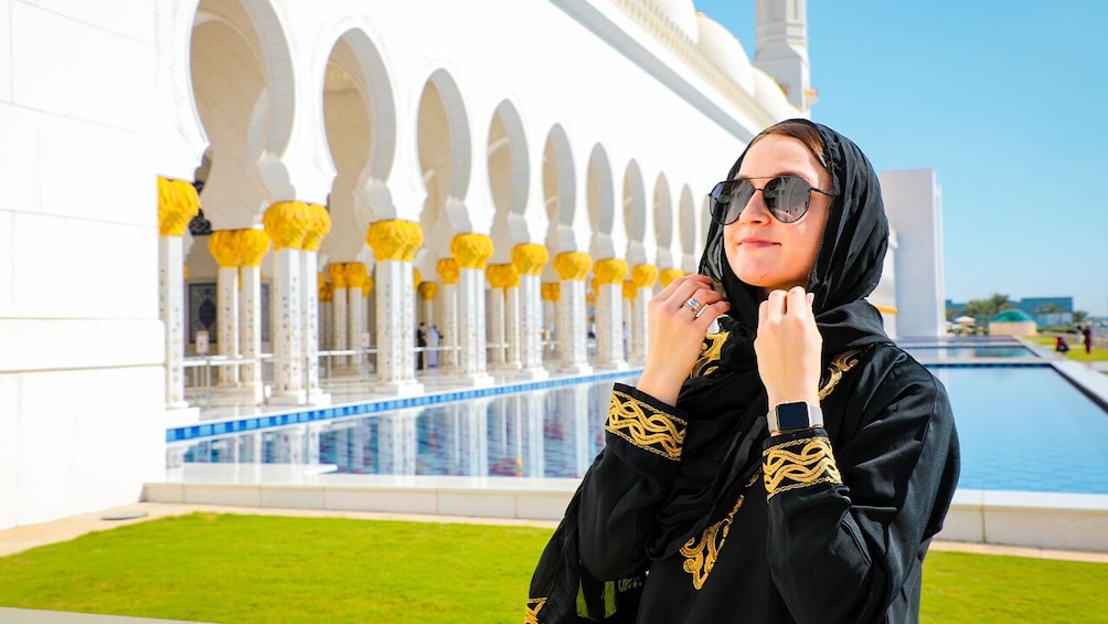 Abu Dhabi Sheikh Zayed Mosque Half-Day Tour from Dubai