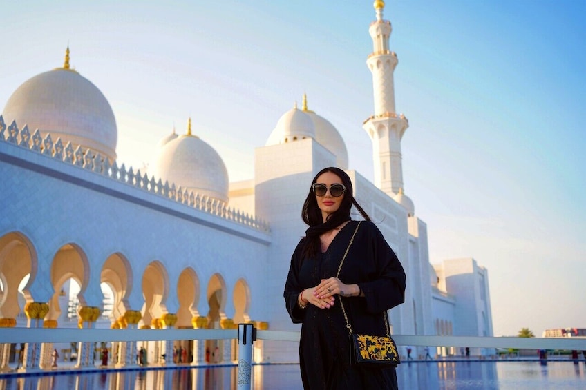 From Dubai: Abu Dhabi Sheikh Zayed Mosque Half-Day Tour 