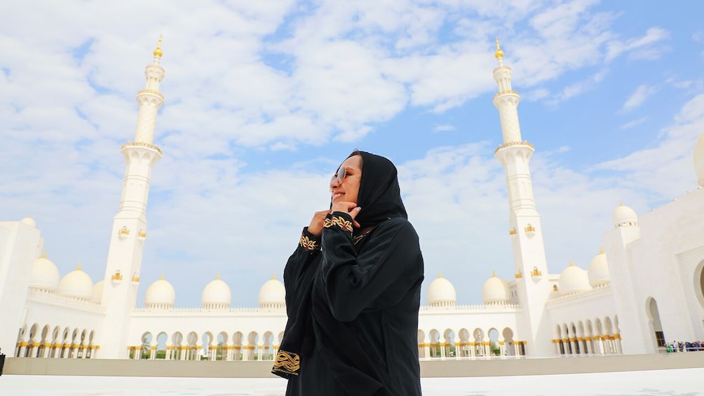 Abu Dhabi Sheikh Zayed Mosque Half-Day Tour from Dubai