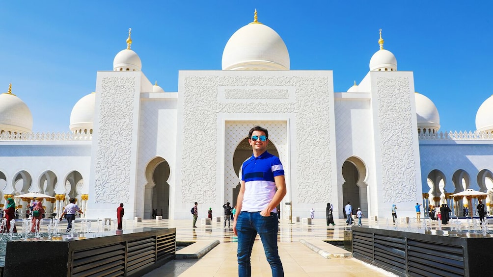 Abu Dhabi Sheikh Zayed Mosque Half-Day Tour from Dubai