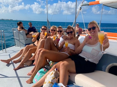 Half-Day Aruba Cruise with Special Champagne Brunch