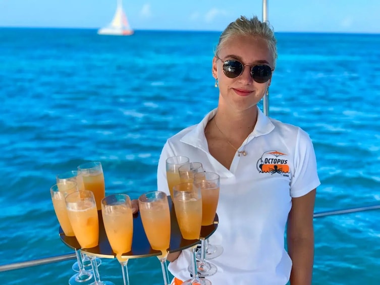 Half-Day Aruba Cruise with Special Champagne Brunch