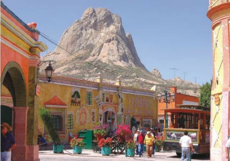 Visit the third largest monolith in the world-Peña de Bernal