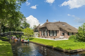 Small group full day trip to Giethoorn
