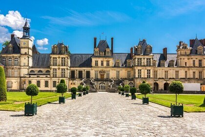 Fontainebleau & Vaux-le-Vicomte Private Tour from Paris