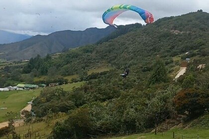 The best paragliding in Guatavita with transport from Bogota