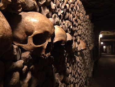 Tour semi-privato delle catacombe di Parigi ad accesso limitato