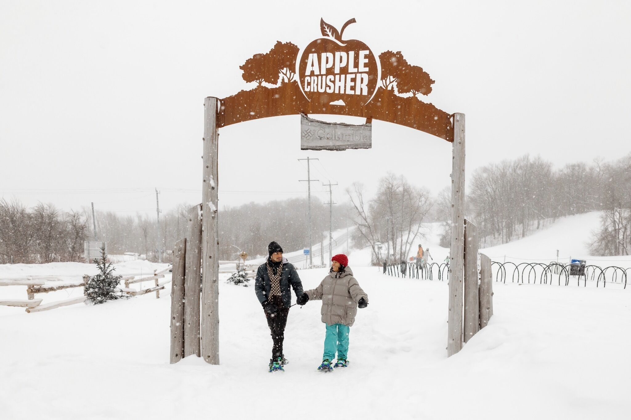 Blue Mountain Village Transport with Ski and Snowboard Day Trip