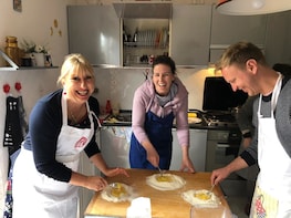 Bologna: Traditional Home Cooking Class with Lunch or Dinner