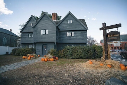 Haunted Salem: Witch Trials and Ghosts Tour