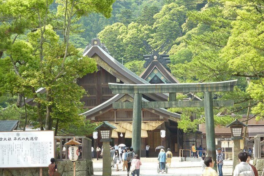 "< Lunch-3 and guided walk >
Izumo Taisha,
Taishacho
Kizukihigashi,
Izumo, Shimane"