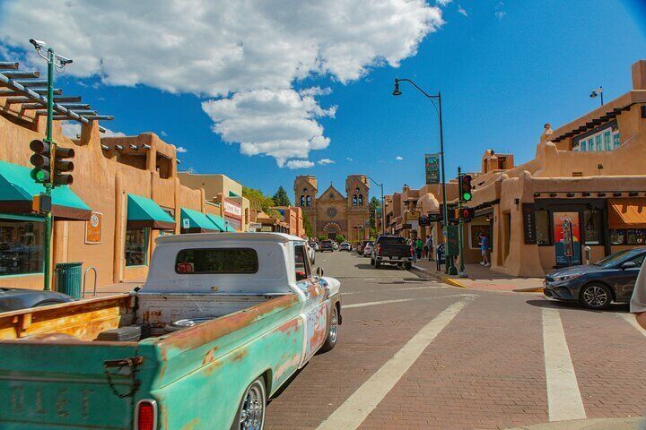 Step into the heart of The City Different with this self-guided Art & History Walk, an immersive journey through Santa Fe’s centuries of creativity, conflict, and cultural exchange.