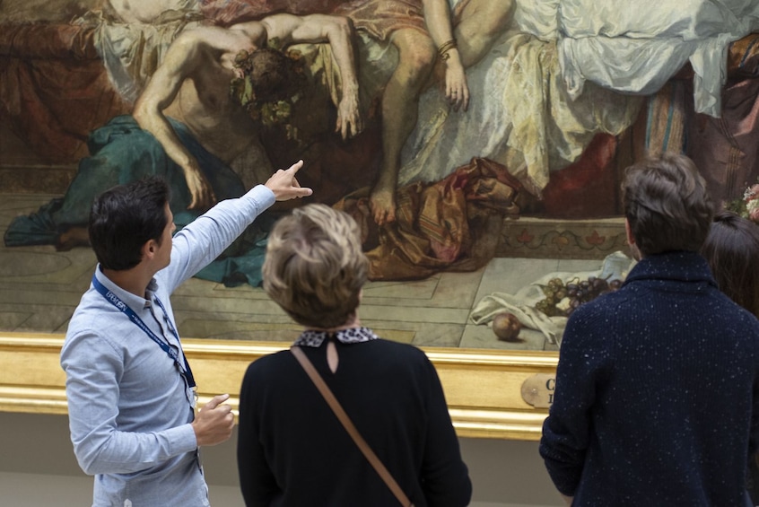 Skip-the-Line Louvre - Small Group with Expert Tour Guide