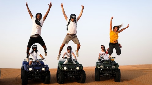 Dubai Morning Quad Bike Tour with Sandboarding & Camel Ride (aamupäivän qua...