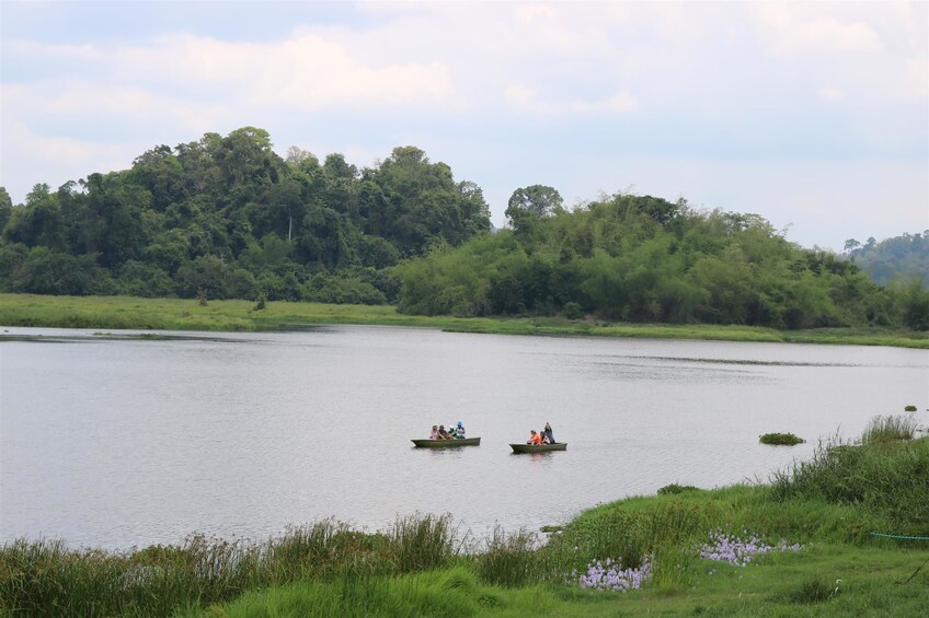 Tourists paddling around  Bau Sau (Crocodile Lake)