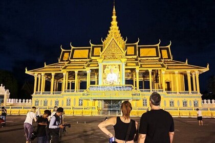 Phnom Penh Evening Cyclo Tour