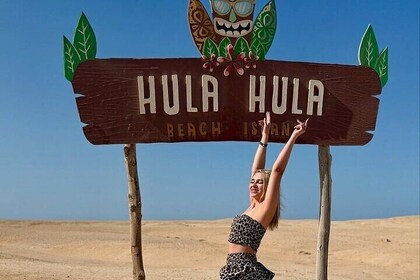 Hula Hula Island Private Speedboat Trip & Parasailing / Hurghada